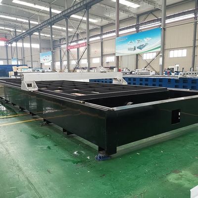 엽금속 고전력 3015 보호 덮개와 함께 폐쇄 섬유 레이저 절단 기계 4kw 6kw 8kw